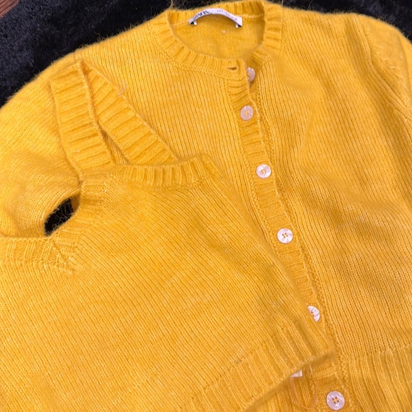 🌟Zara sweater tank cardigan set in yellow gold🌟- size S *never worn*👸🏼🌟 - Picture 2 of 4